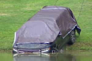 Hallaron cadáver dentro de una camioneta sumergida en un lago de Texas (Video)