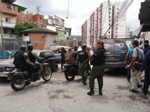 Chavismo dijo que incautaron múltiples armas tras operativo en La Vega (Fotos)