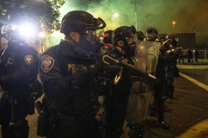 Residentes de Portland tienen miedo de visitar el centro “destrozado” por disturbios