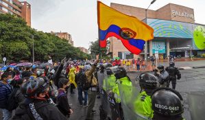 Militares en las calles de Colombia buscan “controlar” las manifestaciones