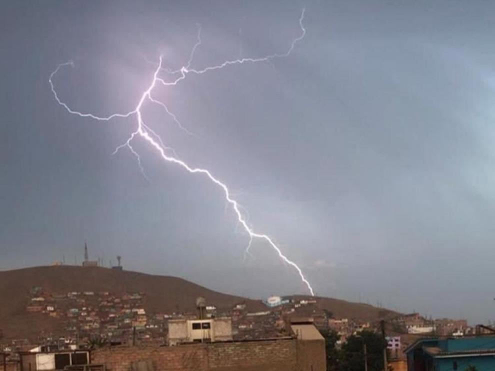 Capturan EN VIDEO la inusual tormenta de rayos que cayó sobre Perú este #24May
