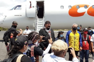 En FOTOS: Steven Seagal se lanzó un paseo con todo pago por Canaima gracias al chavismo