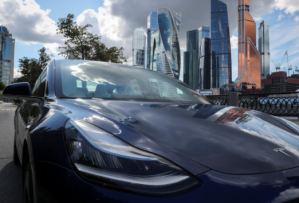 Tesla usará cámara interior para monitorear al conductor en el modo autopiloto