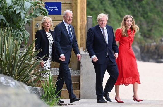 Conoce el mensaje de Jill Biden en su ropa a su llegada al G7 que no pasó desapercibido (Fotos)