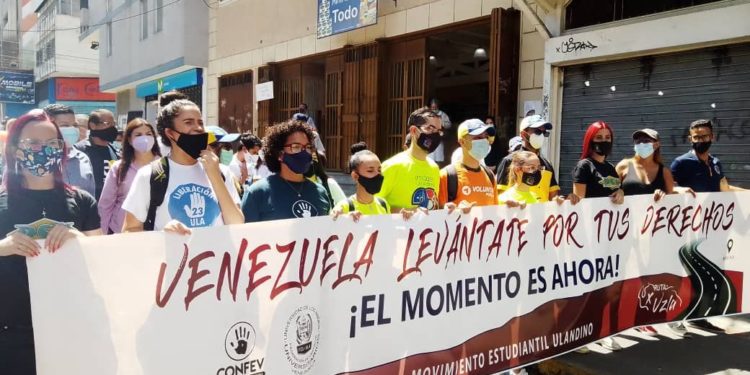 Juventud venezolana emprende la “Ruta por Venezuela” sin miedo al asedio