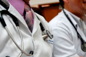 Médicos venezolanos en Argentina pidieron una firma para convalidar sus títulos