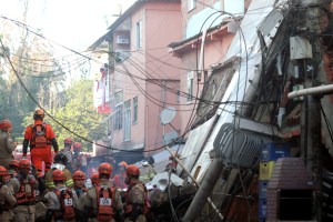 Edificio de cuatro pisos se desplomó en la ciudad de Río de Janeiro y causó la muerte de una niña