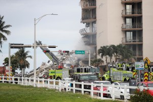Al menos cuatro muertos en colapso de edificio en Miami