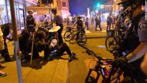 Mineápolis vive otra noche de protestas por la muerte de un afroamericano a manos de la policía