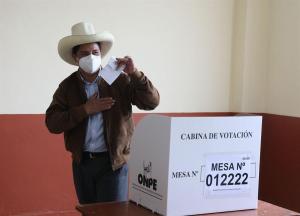 Candidato Pedro Castillo ejerció su voto y pide a los peruanos unión para sacar adelante al país