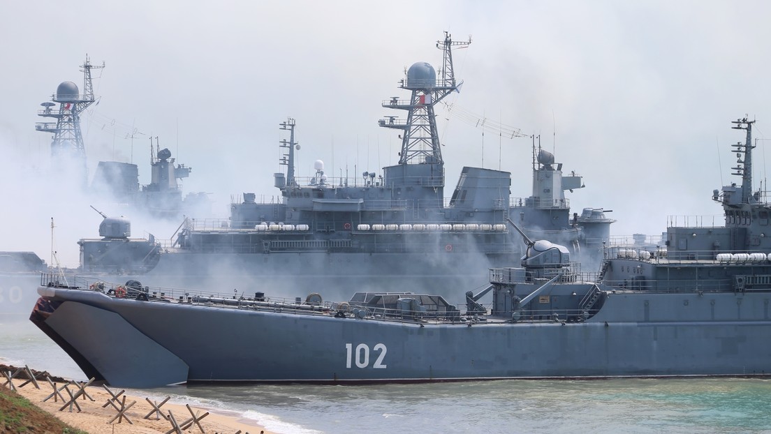 La Flota rusa del mar Negro abrió fuego de advertencia para prevenir violación de la frontera por un destructor británico