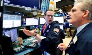 Wall Street comienza la semana mixto y el Dow Jones sube 0,85 %