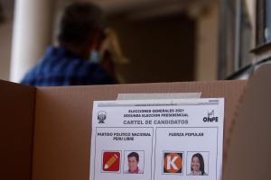 Llegan a Perú actas electorales de votos en el exterior, claves para definir balotaje entre Fujimori y Castillo