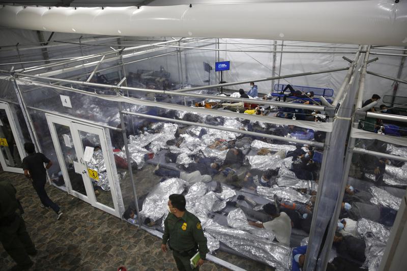 Desesperados por salir de albergues: Las deplorables condiciones que viven los niños migrantes en EEUU