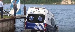 Mujer choca ambulancia robada en la bahía de Nueva York