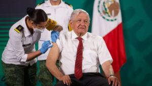 Presidente de México recibió segunda dosis de la vacuna contra el Covid-19 (Video)