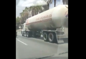 Preocupante VIDEO: Captaron a temerario chófer de Pdvsa Gas a lo “Rápido Y Furioso” en plena autopista