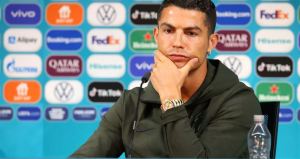 “Tomen agua”: El momentazo que protagonizó Cristiano Ronaldo durante una conferencia de prensa (Video)