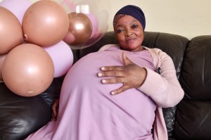 ¡Era mentira! Mujer africana que “dio a la luz a diez bebés” no estaba embarazada