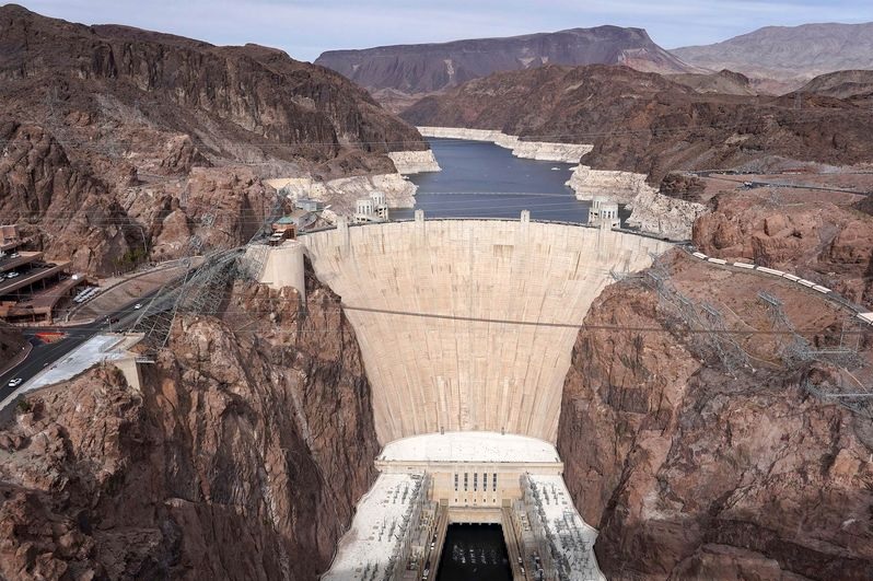 Embalse de la presa Hoover, que da energía a 8 MM de personas, está en su nivel más bajo desde 1937