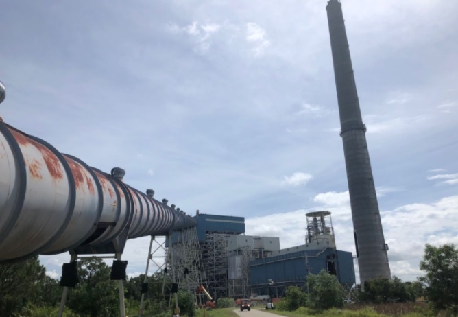 Florida Power & Light demolerá la chimenea de 150 metros de la última planta de carbón