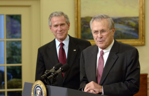 EEUU es más seguro gracias a Donald Rumsfeld, aseguró George Bush