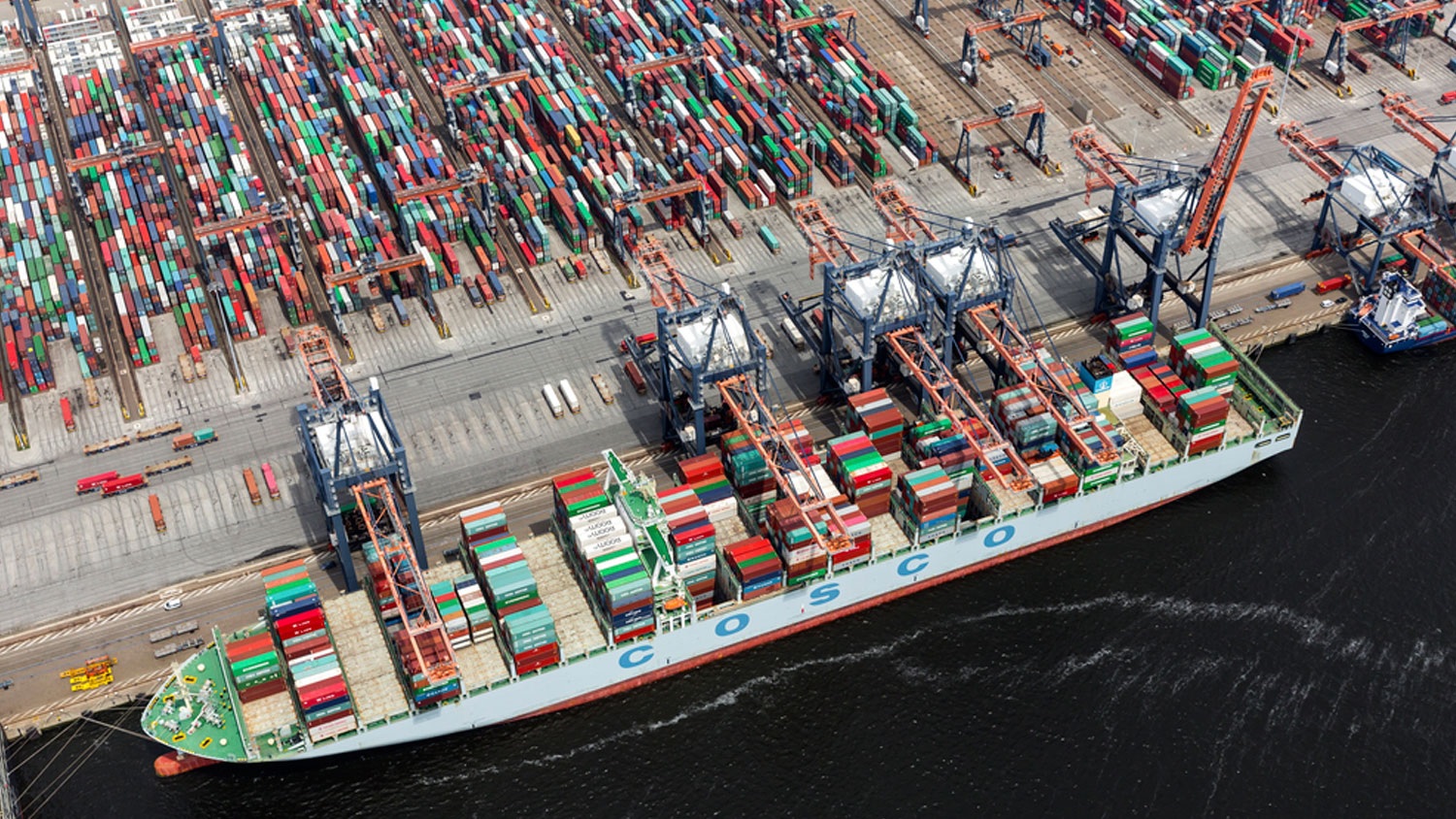 La industria naviera mundial acuerda acciones sobre la descarbonización y la digitalización del comercio