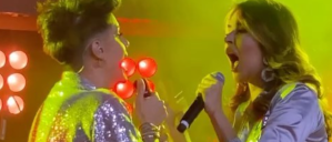 Las redes “estallaron” con el beso de Kiara y otra cantante venezolana (VIDEO)