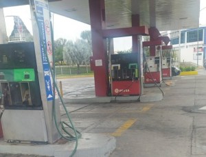 En Barquisimeto llevan más de 24 horas en cola esperando que llegue la gasolina #5Jun