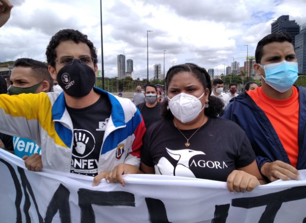 Estudiantes marchan en Plaza Venezuela haciendo frente a la ruta por Venezuela #5Jun (Fotos y Video)