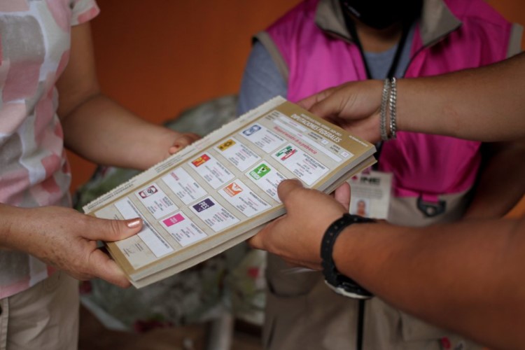 Elecciones en México: Abren los primeros centros de votación para una jornada histórica