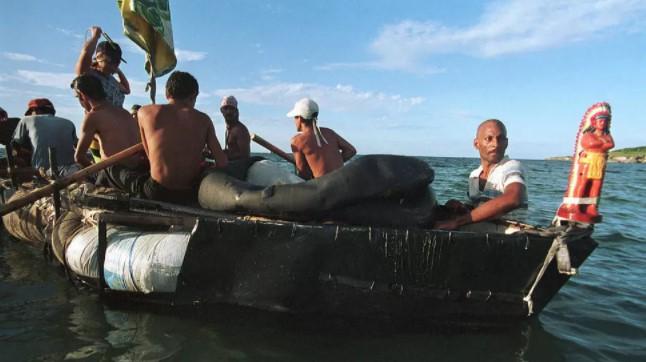 Los cubanos regresan a las balsas para escapar de las penurias