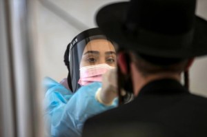 Qué dicen los expertos sobre el rebrote en Israel, el país más vacunado del mundo contra el Covid-19