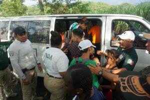 Detienen a 194 migrantes en el sureste de México