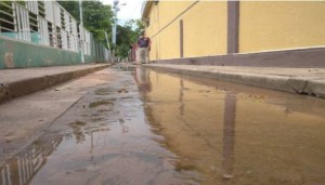 Denunciaron bote de aguas servidas en comunidad de Machiques