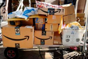 Misterio en Nueva York: Mujer recibió cientos de paquetes de Amazon que nunca ordenó