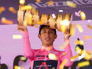 El ciclista colombiano Egan Bernal, da positivo por Covid-19 tras ganar el Giro de Italia