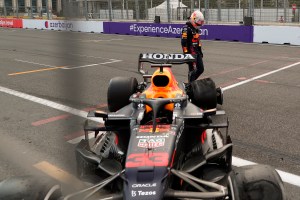 Pirelli explicó porqué se rompió el neumático del auto de Verstappen en Arzebaiyán