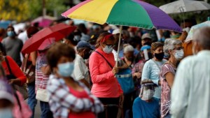 Venezuela, under sanctions, asks local banks to make vaccine payments