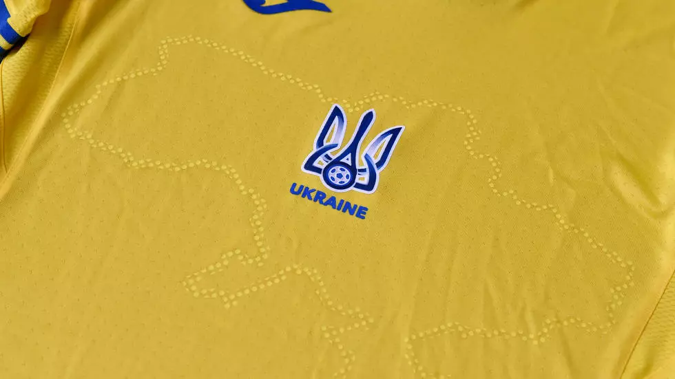 Ucrania desafía a la Uefa y afirma que llevará camiseta con lema nacionalista