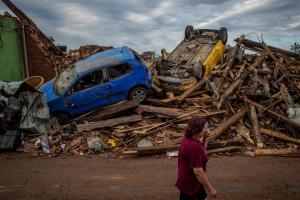 Aumentan a cinco los muertos por el tornado en el sureste de la República Checa