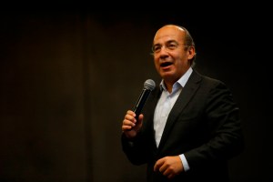 Felipe Calderón llama a construir nuevo partido político opositor en México