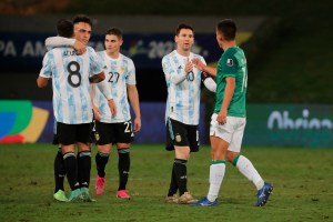 Argentina aplastó a Bolivia en otra noche mágica de Messi