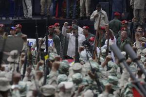Unete: Sindicatos proponen el retiro de los militares de las empresas del Estado
