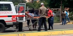 Un hombre se desmayó mientras esperaba ser vacunado contra el Covid-19 en Aragua