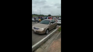 EN VIDEO: La Plaza de Toros de Carabobo permanece repleta de personas a la espera de la vacuna contra el Covid-19 #16Jun