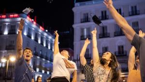 España comienza a decirle adiós al uso de mascarillas en la calle