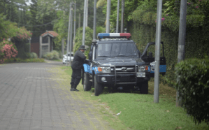 Policía del régimen de Nicaragua allana residencia de exembajador ante la OEA