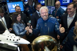 El multimillonario Richard Branson volará al espacio a bordo de su avión cohete este #11Jul