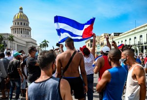 Cuba amanece en calma y sin internet móvil tras jornada de protestas masivas